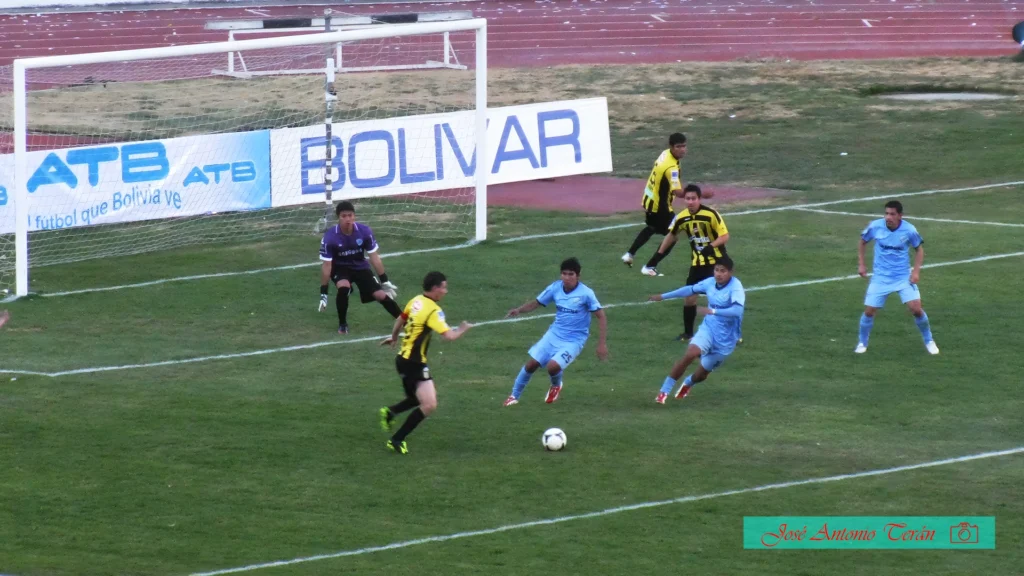 Fotografía deportiva (el Clásico en La Paz Bolivar Vs. Strongest - 2013)