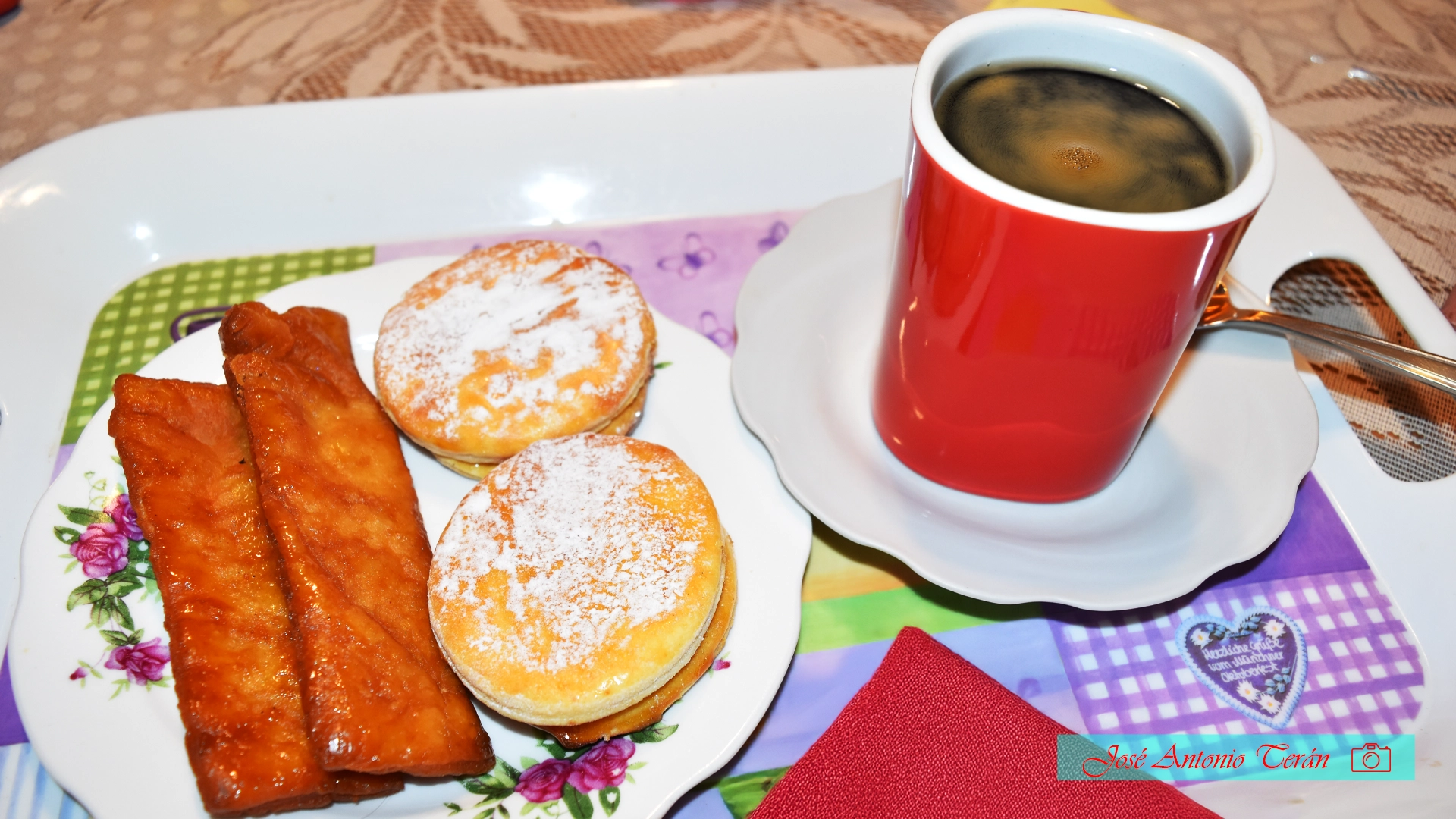 Café al estilo de Potosí, con Tawa Tawas y Sopaipillas (Antonio Terán - 2018)