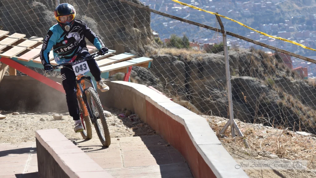 Fotografía Artítstica: Down Hill La Paz (Antonio Terán - 2024)