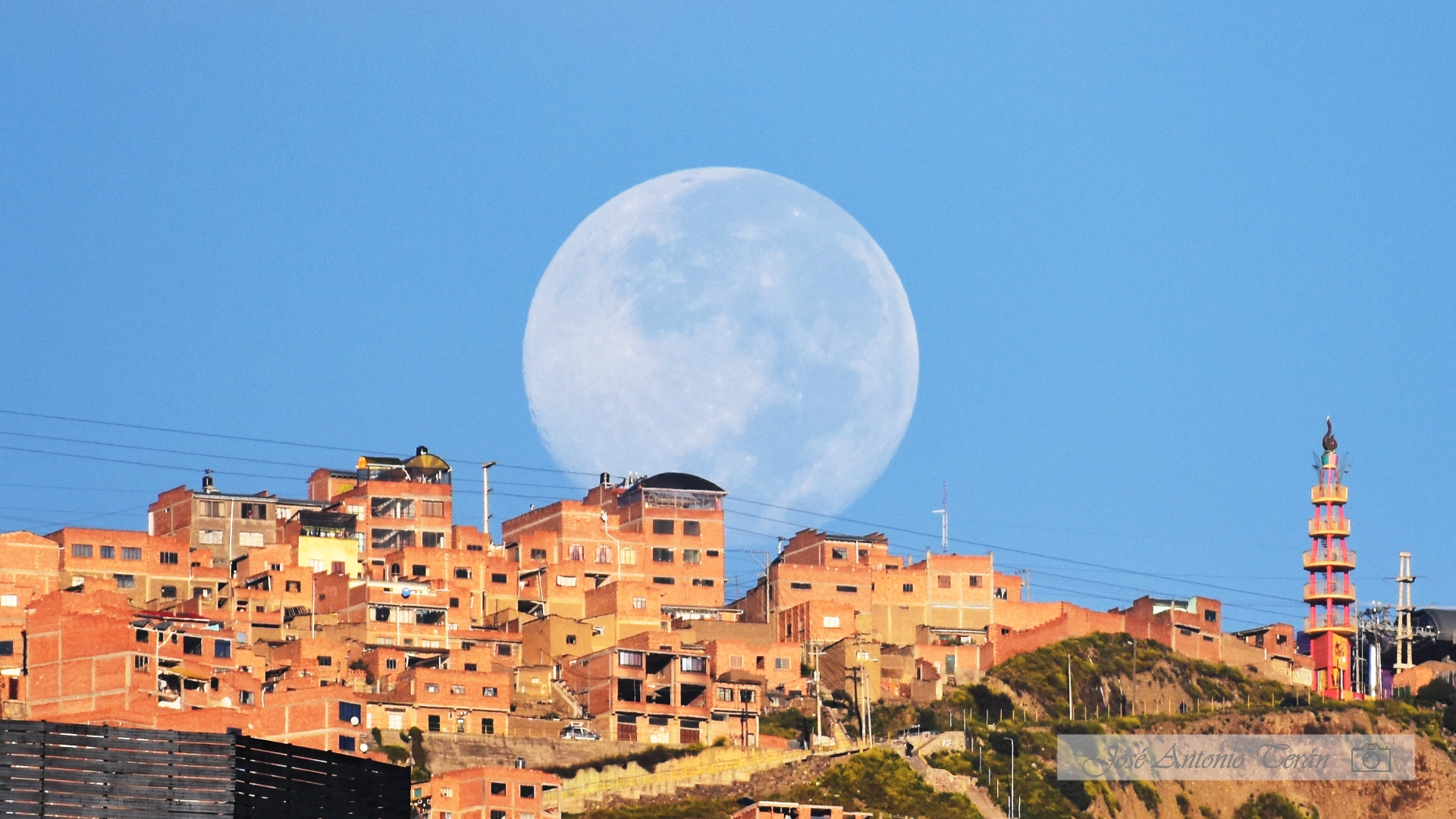 Luna sobre El Alto (Antonio Terán - 2019)